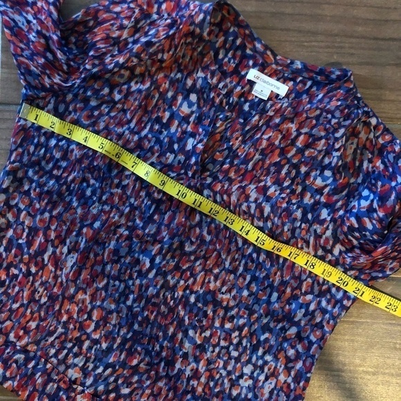 Liz Claiborne Tunic blouse Size Medium - Picture 6 of 7